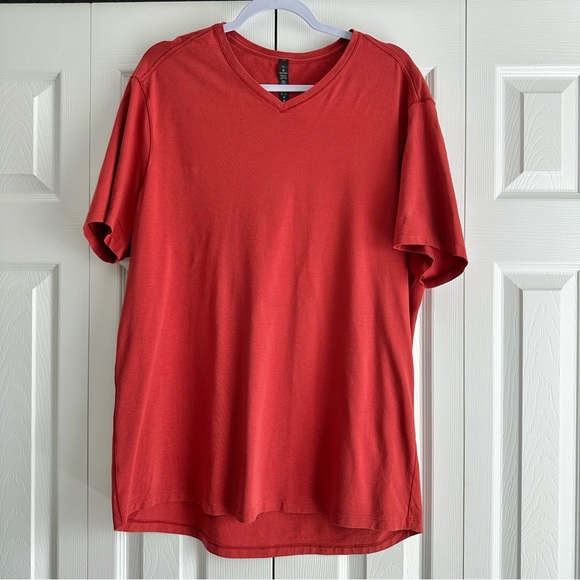 Lululemon Men’s 5 Year Basic V-Neck Tee Burnt Orange/Red Size XL - Picture 1 of 8